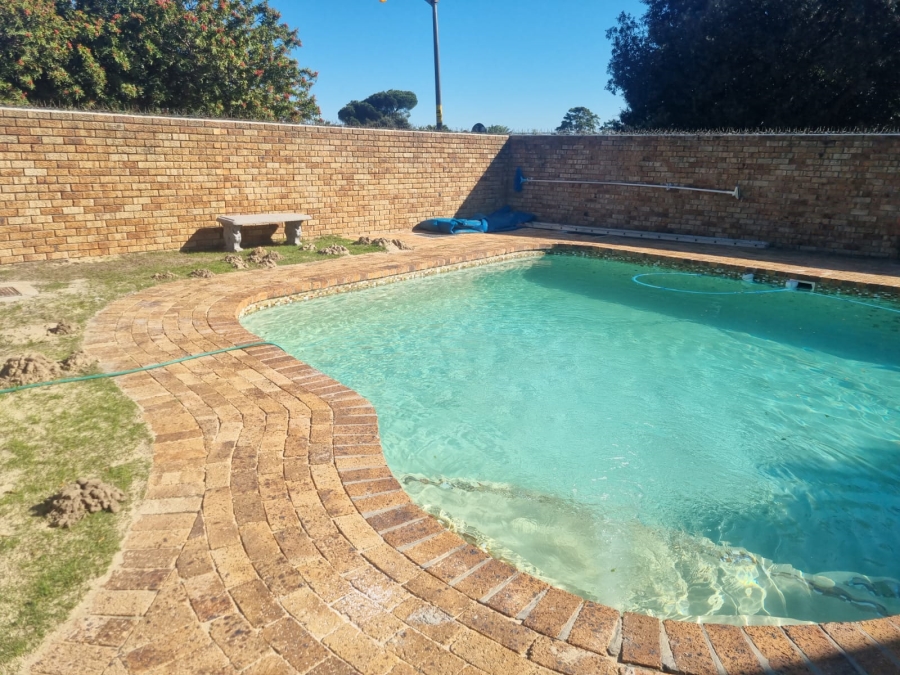 2 Bedroom Property for Sale in Welgelegen Western Cape